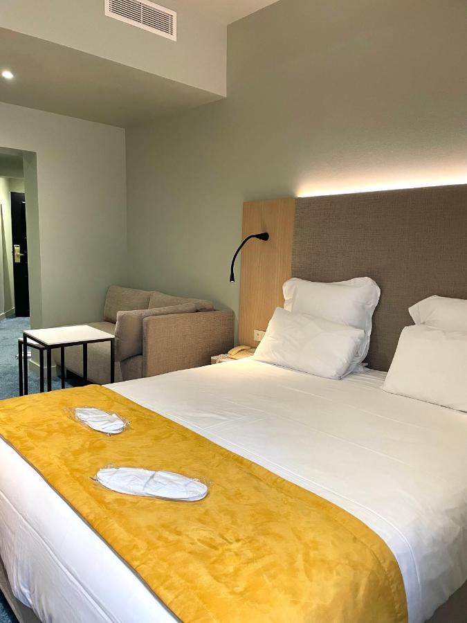 Hotel L'Univers Реймс Экстерьер фото