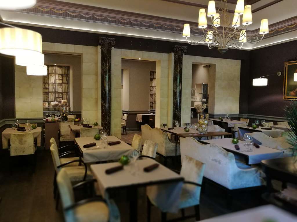 Hotel L'Univers Реймс Экстерьер фото